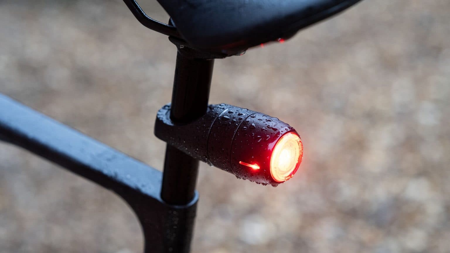 Wiggins tracker mounted on bike